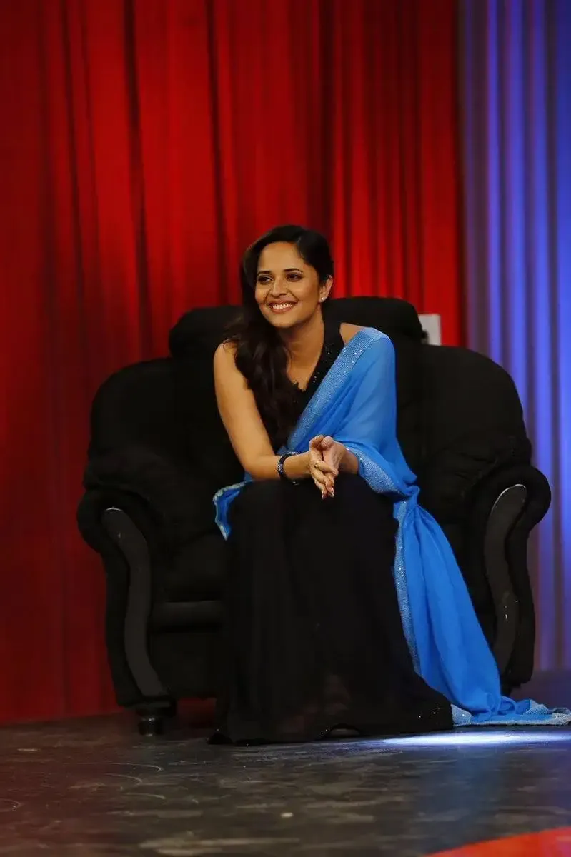 SOUTH INDIAN TV ACTRESS ANASUYA BHARADWAJ IN BLUE SAREE 3